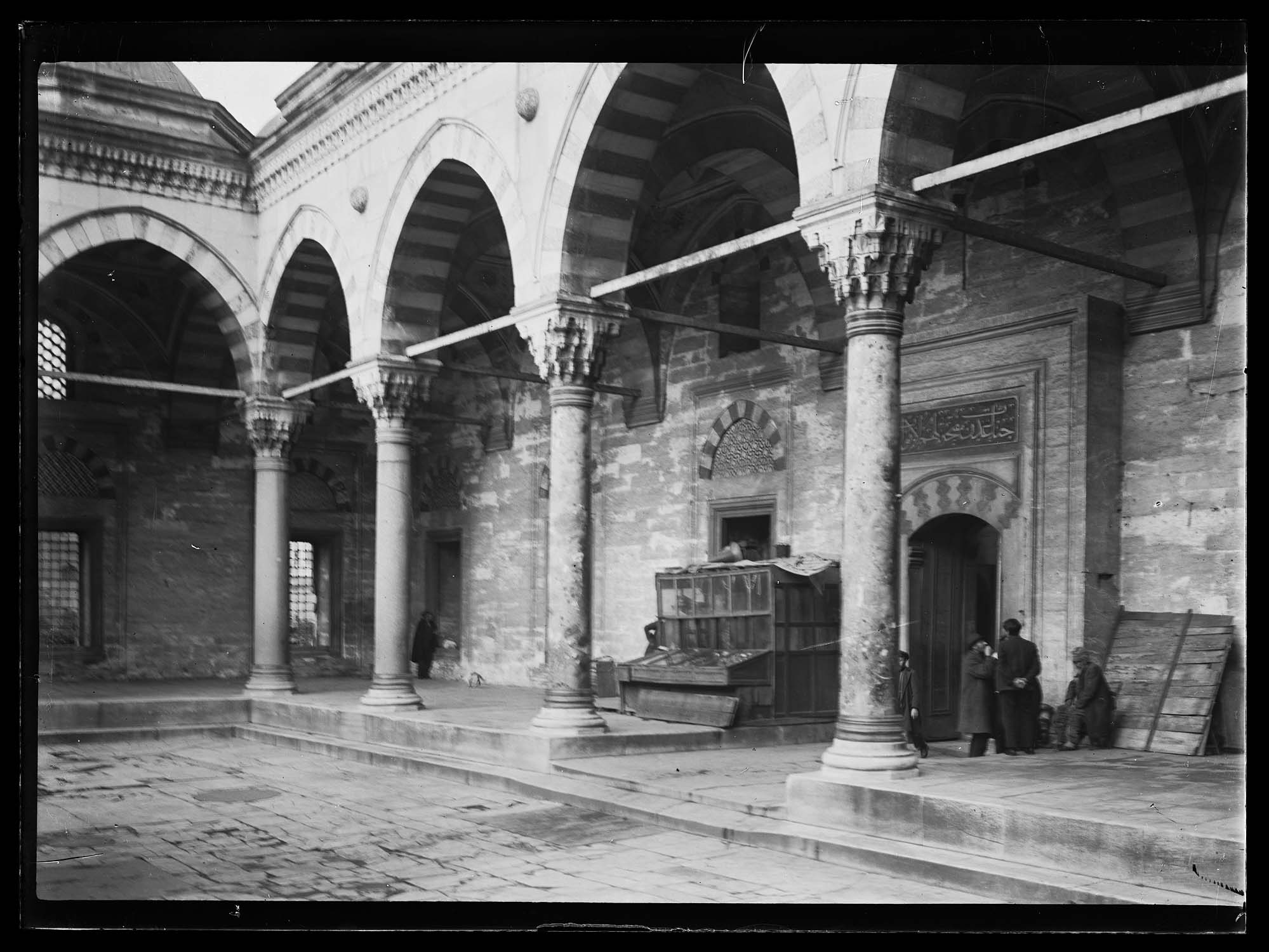 Cour intérieure : galerie